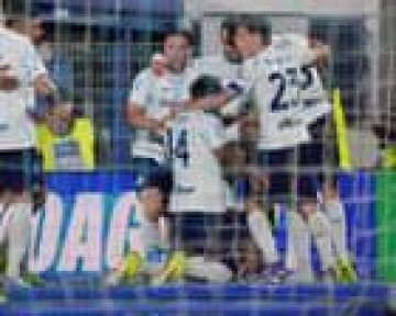 国米0-2落后玩起「电梯球」，4-3翻盘把冠军悬念踢进垃圾堆